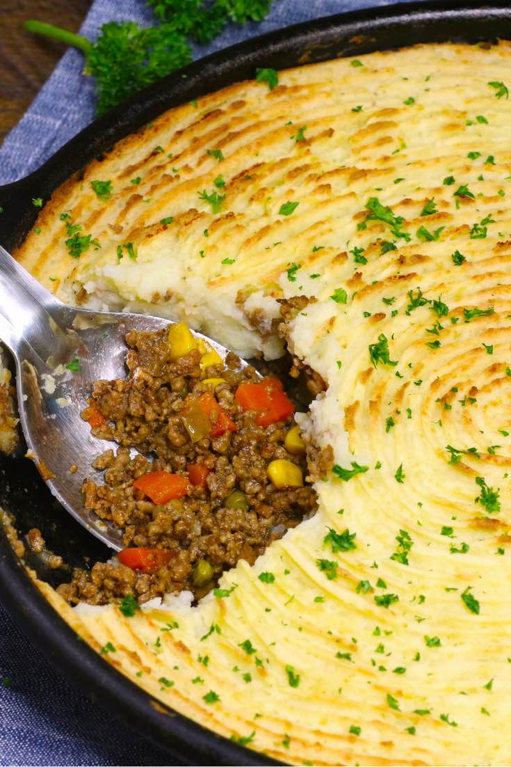 The Best Skillet Shepherd’s Pie – Loaded with delicious and flavorful filing of beef, onions, carrots, green beans and corn, then topped with a buttery and creamy mashed potatoes with parmesan cheese. Baked to golden perfection, the ultimate comfort food.