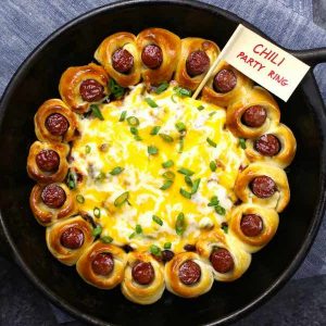 This Chili Party Ring is a great way to show your chili pride at yur next party - it's an appetizer that's like a chili dog but better and easy to make