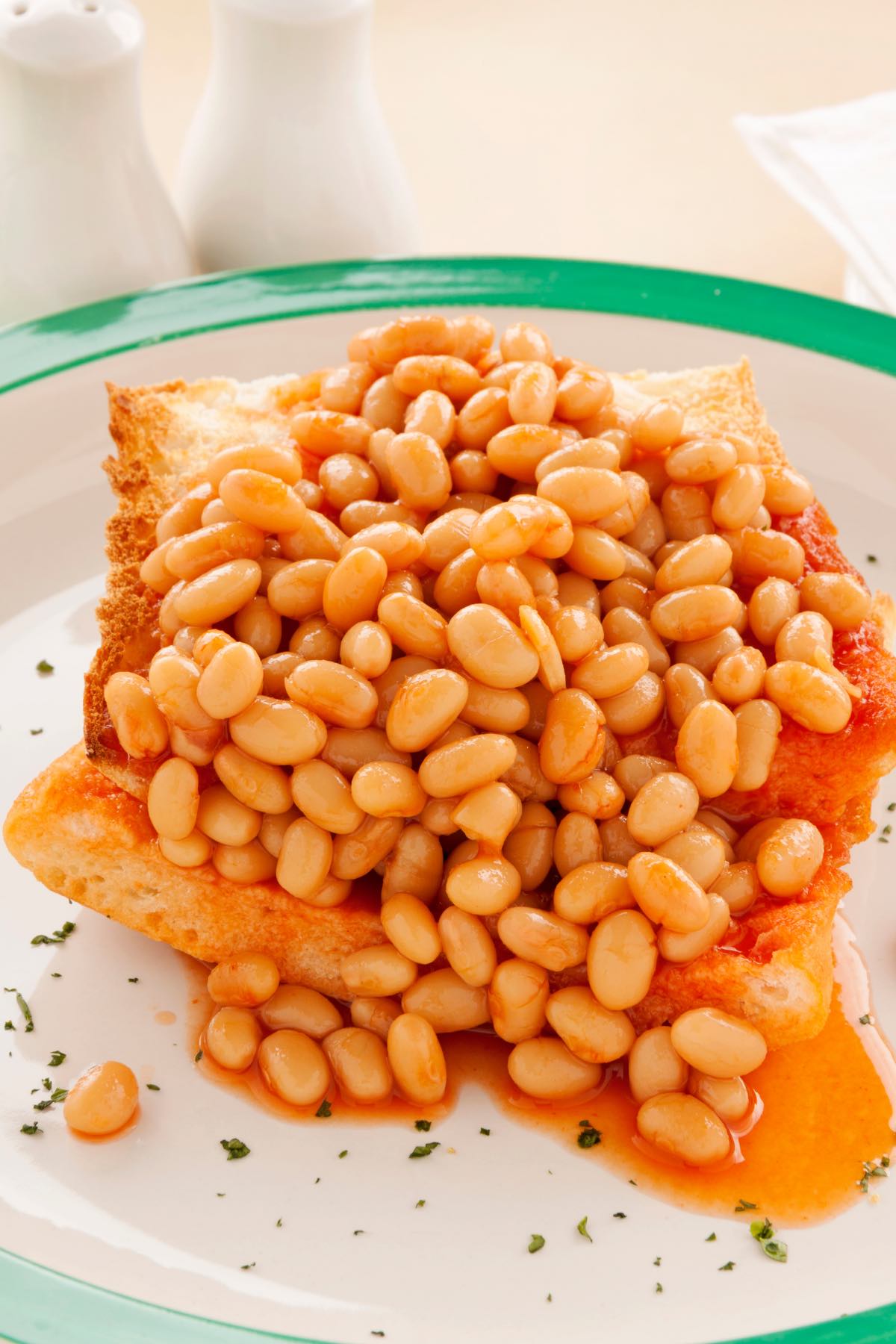 A fancy presentation of beans and toast