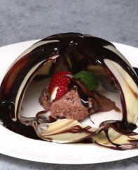 These Melting Chocolate Balls make a dramatic dessert presentation with a swirl pattern