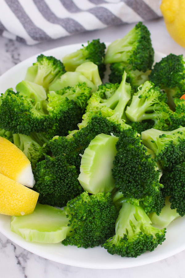 Learn how long to boil broccoli to make this healthy and nutritious vegetable with slightly crunchy texture and bright green color. I will share with you a technique that ensures perfectly boiled broccoli every time! 