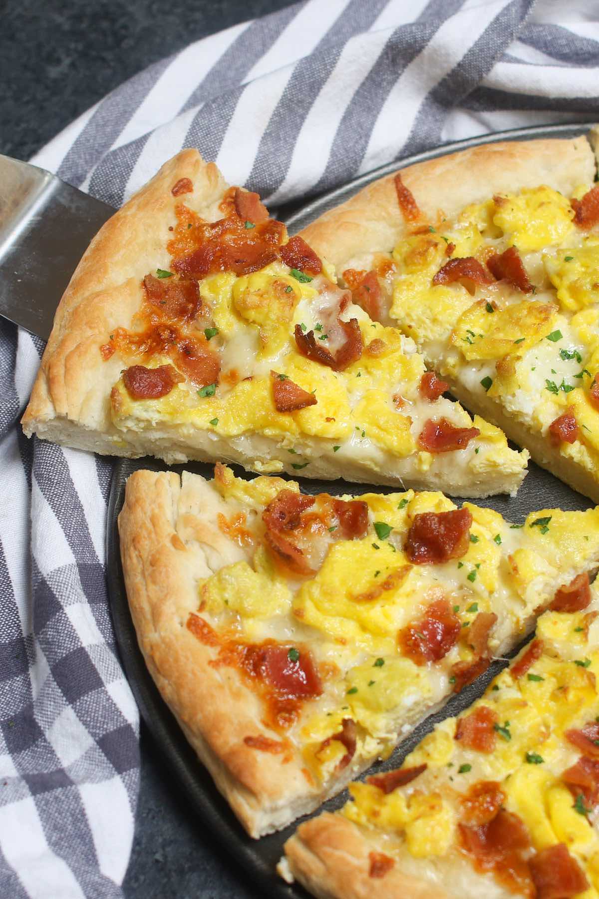 Breakfast Pizza {Bacon, Eggs and Cheese} - TipBuzz