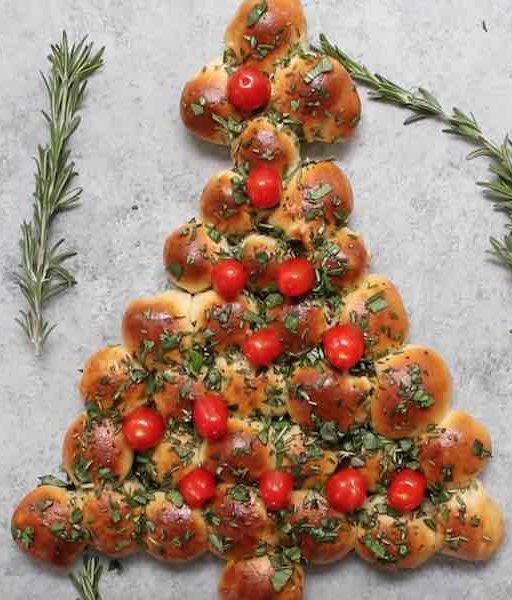 This Christmas Tree Pull Apart Pizza Bread is an easy appetizer perfect for a holiday party