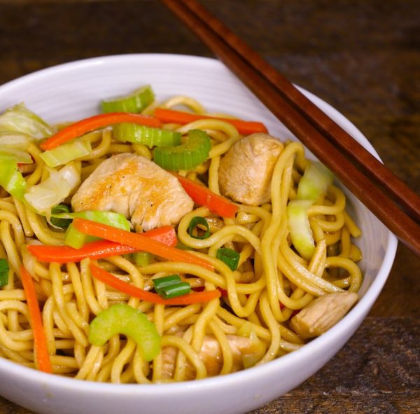 Easy Chicken Lo Mein Recipe | TipBuzz