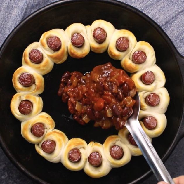 Chili Party Ring - this photo shows adding chili to the middle of the party ring