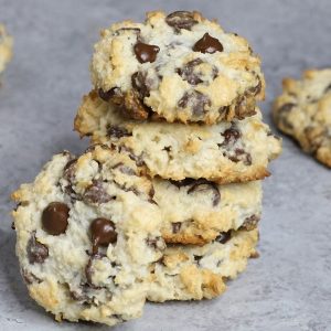 4 Ingredient Chocolate Chip Coconut Cookies – The BEST soft and chewy coconut chocolate chip cookies made with only 4 ingredients: coconut flakes, almond flour, chocolate chips, and sweetened condensed milk! So simple and so delicious! It’s great for snack, parties, or dessert! Great for gifts too! Quick and easy recipe. Vegetarian. 20 minute desserts. Video recipe. | Tipbuzz.com