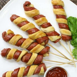 Crescent Roll Hot Dogs with a twist – a super easy and kid friendly snack that comes together in minutes and is a guaranteed hit. All you need is 3 simple ingredients: hot dogs, crescent roll dough and egg wash. It’s great for parties and is so yummy! Video recipe.