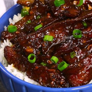 Tender and juicy beef smothered in an addictive sticky, slightly sweet and savory ginger garlic sauce.