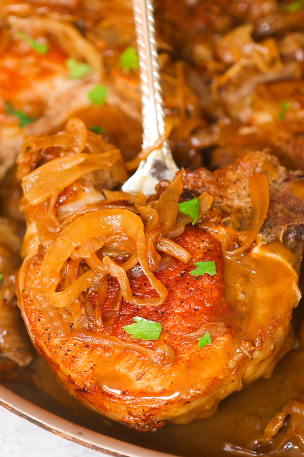 Easy Smothered Pork Chops Recipe - TipBuzz