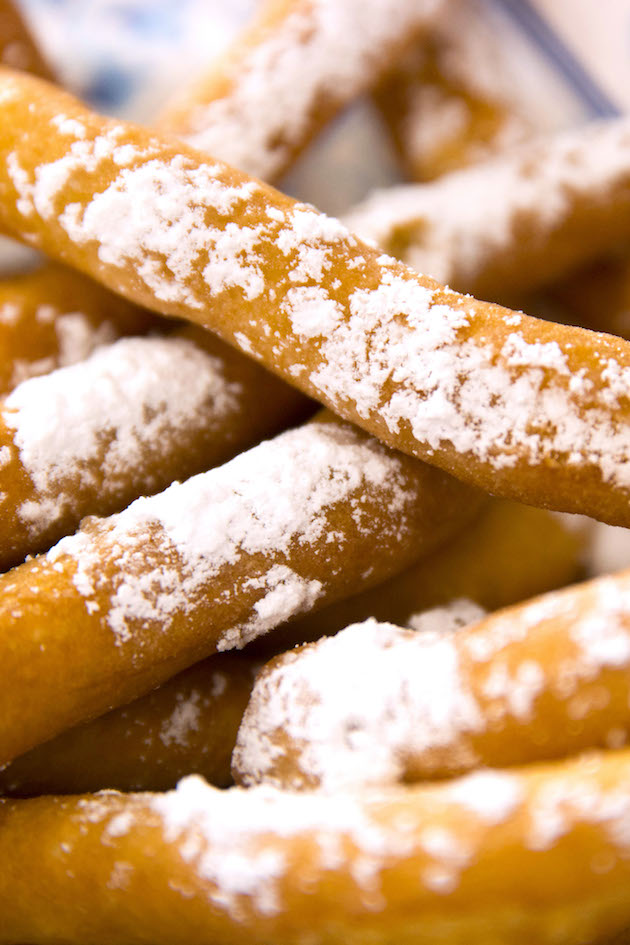 REVIEW: Were Disneyland's NEW Funnel Cake FRIES Worth the Wait? | the  disney food blog