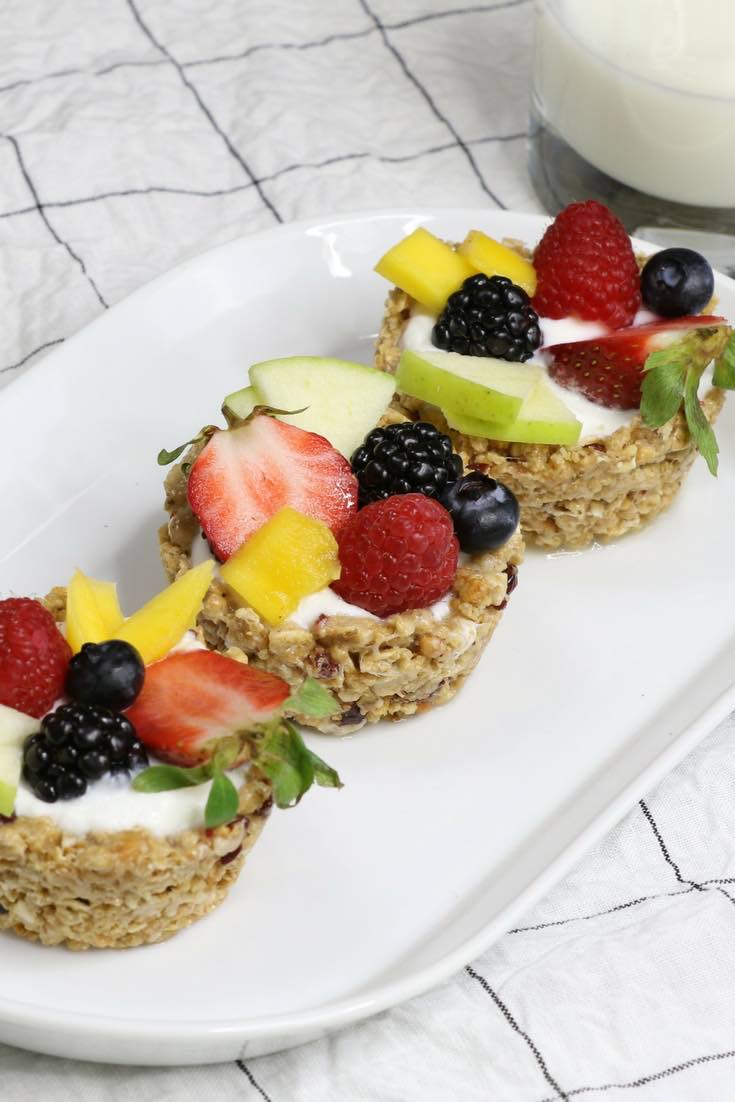 Granola Breakfast Cups with Yogurt and Fruits – the easiest wholesome and beautiful breakfast granola cups made with only 3 ingredients: granola, butter and mini marshmallows. You can customize your favorite fillings and toppings such as yogurt and fruits in the crunchy granola crust! No bake. Quick and easy video recipe. | Tipbuzz.com