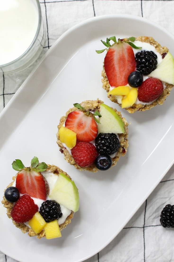 Granola Breakfast Cups with Yogurt and Fruits – the easiest wholesome and beautiful breakfast granola cups made with only 3 ingredients: granola, butter and mini marshmallows. You can customize your favorite fillings and toppings such as yogurt and fruits in the crunchy granola crust! No bake. Quick and easy video recipe. | Tipbuzz.com