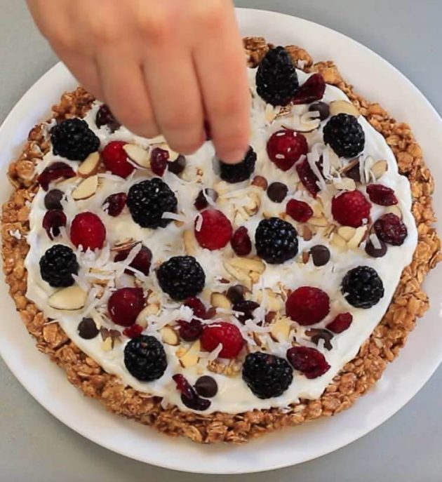 Healthy Breakfast Pizza With Granola Crust – A healthy and delicious recipe that’s easy to make with a few simple ingredients: granola, peanut butter, almonds, cinnamon, yogurt, berries and nuts. A perfect, vegetarian breakfast or brunch idea. So yummy! Video recipe. | tipbuzz.com