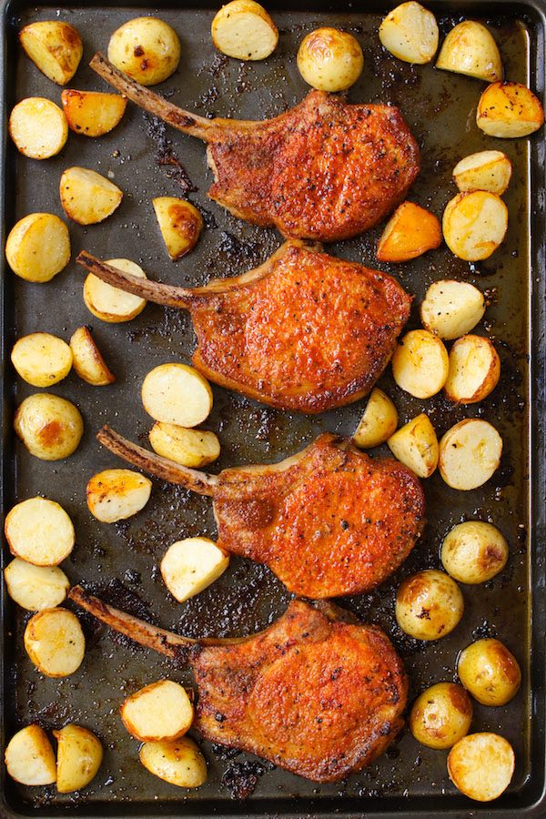 Find out how long you grill pork chops on a baking tray for a delicious and tasty dinner