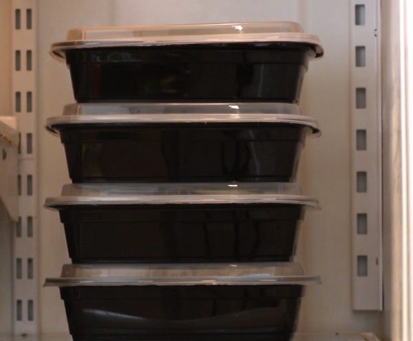 Airtight containers in the refrigerator as the proper way to store cooked chicken
