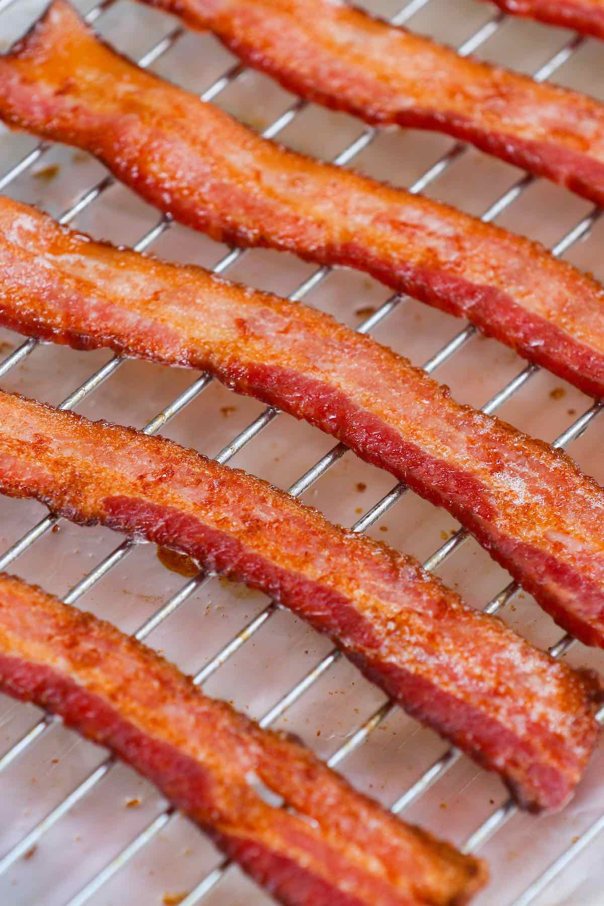 How Long to Cook Bacon in the Oven (Rack or No Rack) - TipBuzz