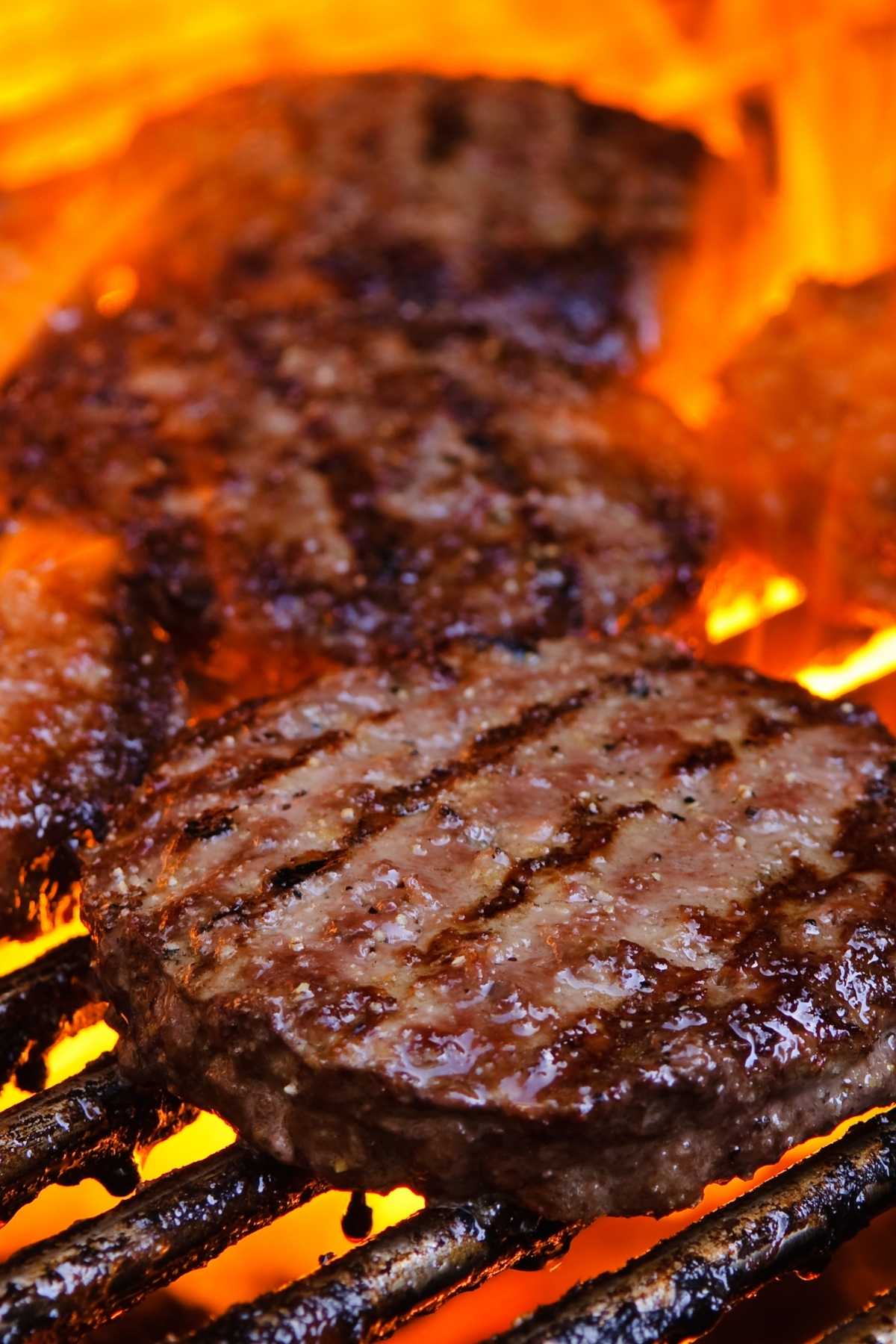 Optage erektion fond How Long to Grill Burgers (Burger Grill Time) - TipBuzz