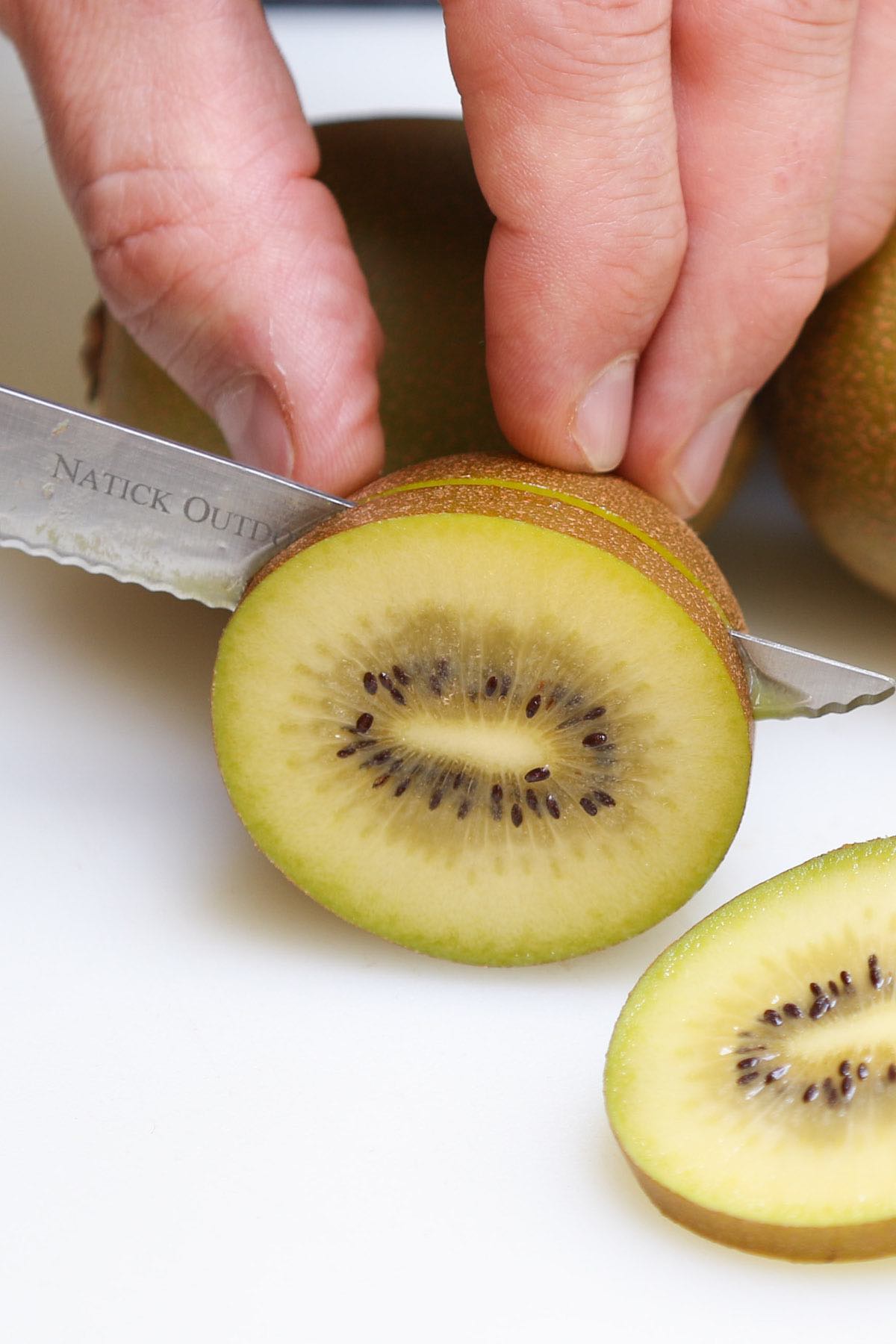 Golden Kiwi: Benefits + How to Cut and Eat - TipBuzz