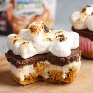Ice Cream Smores Cupcakes are two favorites in one amazing dessert you can make with only 6 ingredients. So creamy and delicious and perfect for a party!