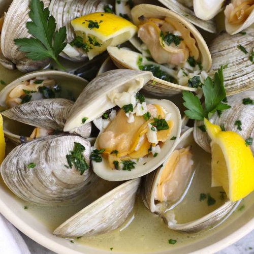 Little Neck Clams With White Wine And Garlic - TipBuzz