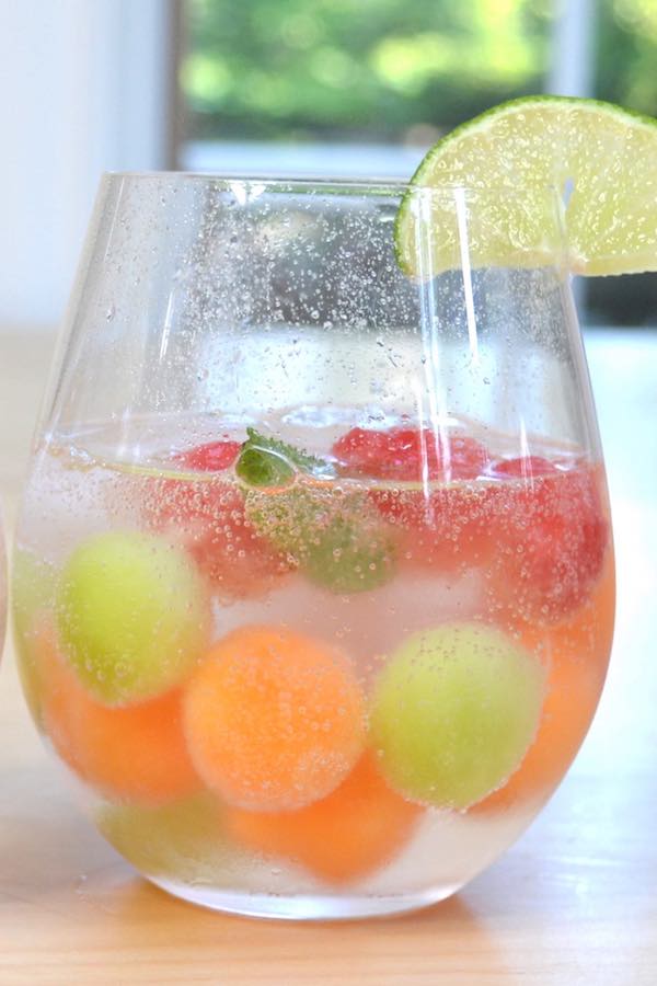 Easy Melon Ball Sangria – Refreshing and delicious melon ball sangria, the most beautiful sangria recipe! All you need is only a few ingredients: watermelon, cantaloupe and honeydew melons, moscato wine, sugar, lime, and sparkling water. Easy drinks recipe. Video recipe. 