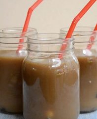 Here is a delicious recipe for Iced Coffee with Oreo cookies