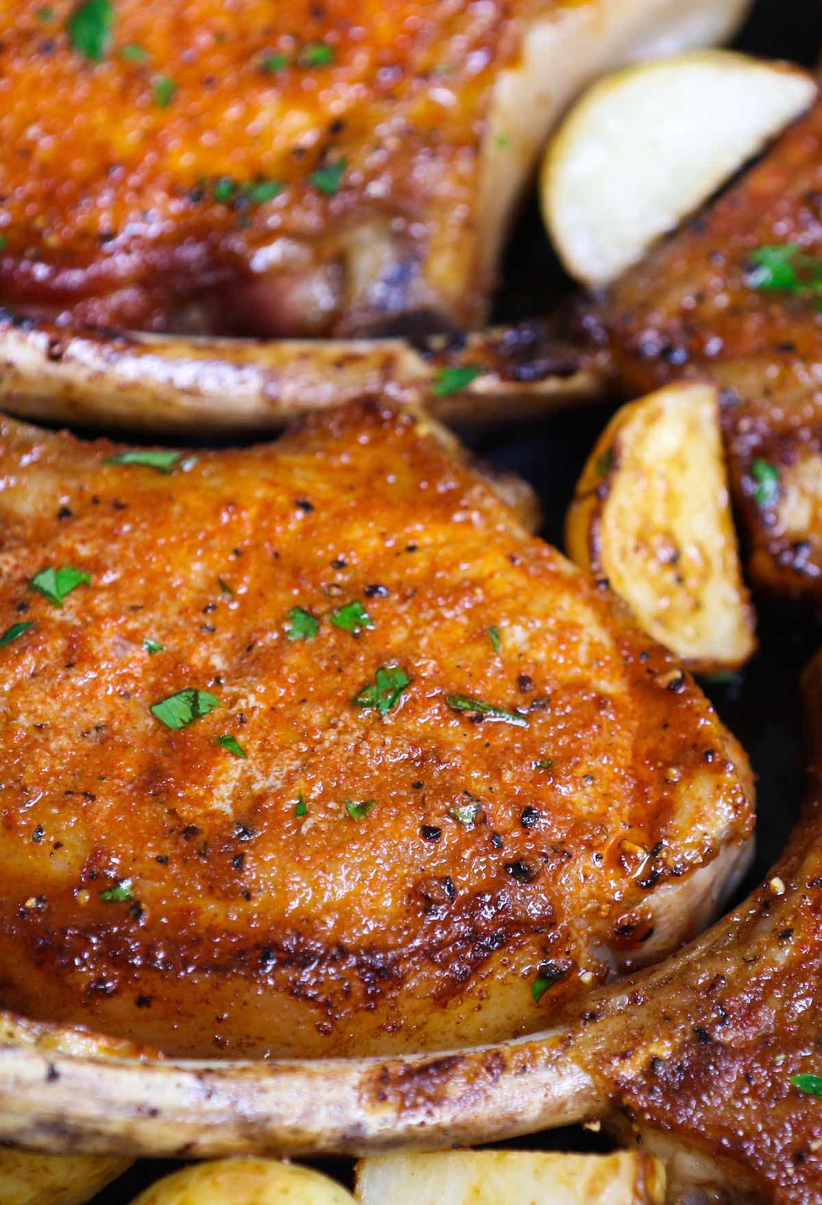 15 Minute Easy Pan Fried Pork Chops Recipe | TipBuzz