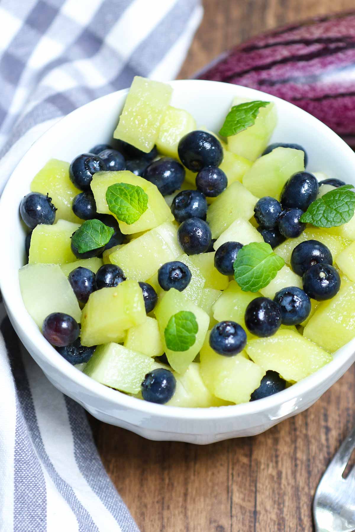 Combining chunks of pepino dulce with other fruits