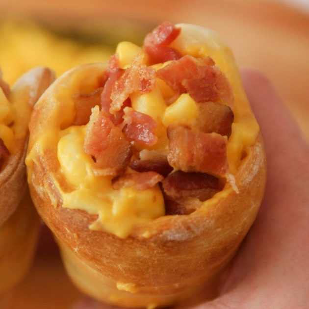 Pizza Bread Cones - this photo shows a closeup of mac and cheese inside a pizza bread cone