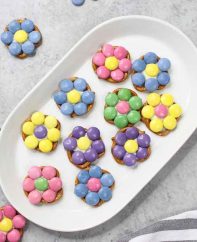 These 3 Ingredient Pretzel Flower Bites are a delicious Easter treat