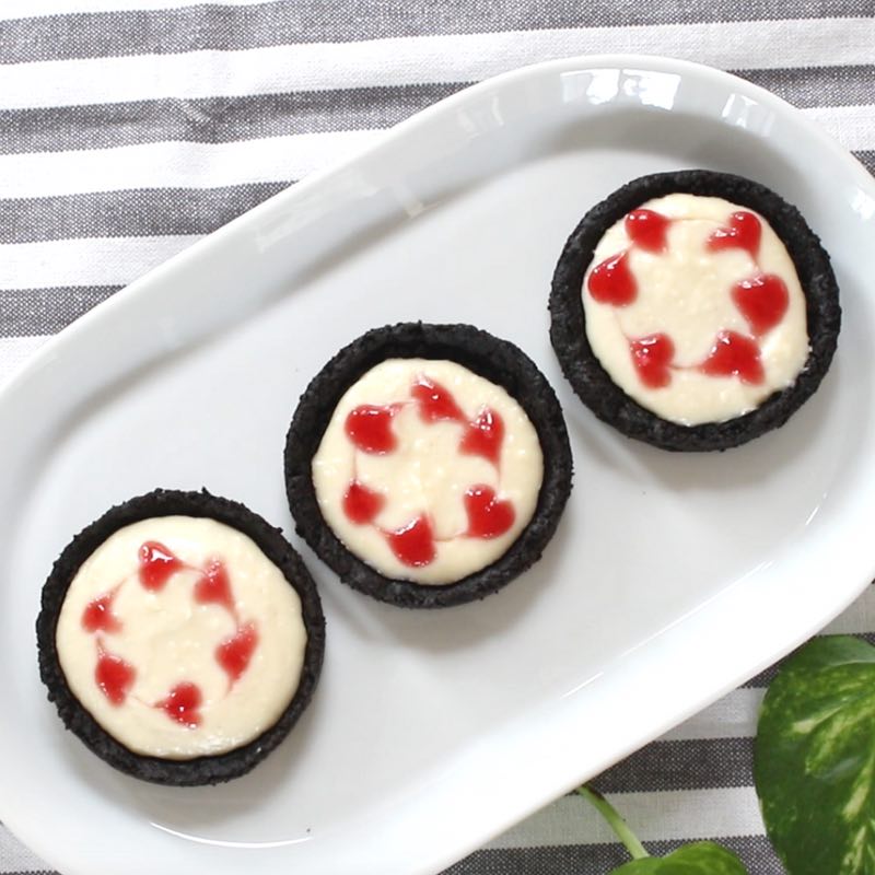 RASPBERRY SWIRL OREO CHEESECAKE TARTS