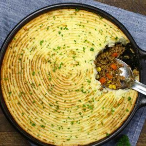 The Best Skillet Shepherd’s Pie – Loaded with delicious and flavorful filing of beef, onions, carrots, green beans and corn, then topped with a buttery and creamy mashed potatoes with parmesan cheese. Baked to perfection golden color. An incredible comfort food! #DinnerRecipe. #shepherds pie Video recipe.