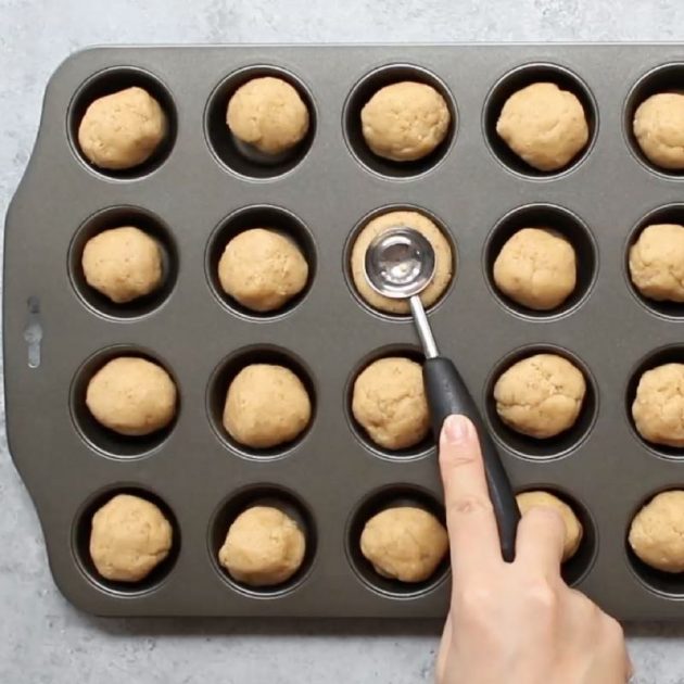 Using a melon baller to bake impressions in each cookie