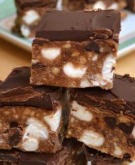 These No Bake S'mores Brownies are a delicious no-bake dessert