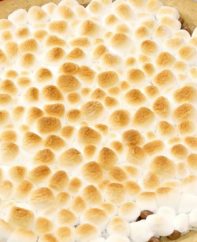 Soft & Gooey Loaded S’mores Pizza or S’mores Pie - flavored with crushed graham crackers cookie dough, and layered with marshmallow and sweet chocolate chips. Who needs a campfire? Bake this indoor rich, gooey S’mores cake instead! Loads of s’mores in every bite! So good! Quick and easy recipe. | Tipbuzz.com
