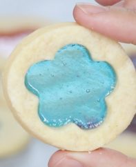 How To Make Stained Glass Cookies – candies melt in the middle of cookies, making beautiful stained glass look! Learn how to make them in this video tutorial. Make your own color and shape combinations! Perfect for holidays, birthdays and gifts. video recipe. |