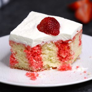 Easy Strawberry Jello Poke Cake - TipBuzz