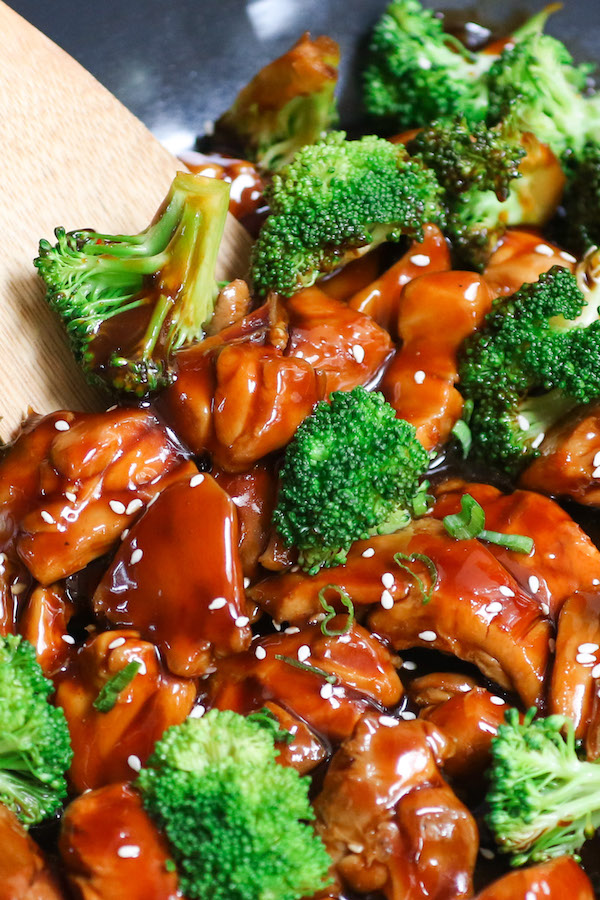 The easiest, most unbelievably delicious Teriyaki Chicken with Rice Bowls. And it’ll be on your dinner table in just 15 minutes. It’s much better than takeout! All you need is only a few ingredients: chicken breast, soy sauce, cider vinegar, honey and cornstarch. One of the best Asian dinner ideas! Served with rice and broccoli. Quick and easy dinner recipe. Video recipe. #Teriyaki #TeriyakiChicken #ChickenTeriyaki