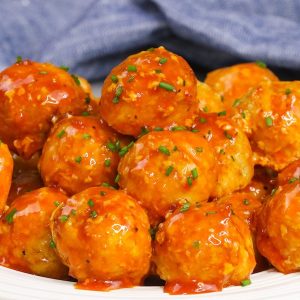 These Turkey Meatballs are tender and juicy, smothered in the delicious tomato sauce, completely melt in your mouth!  It’s full of flavor and great for a quick weeknight meal or appetizers for a party!