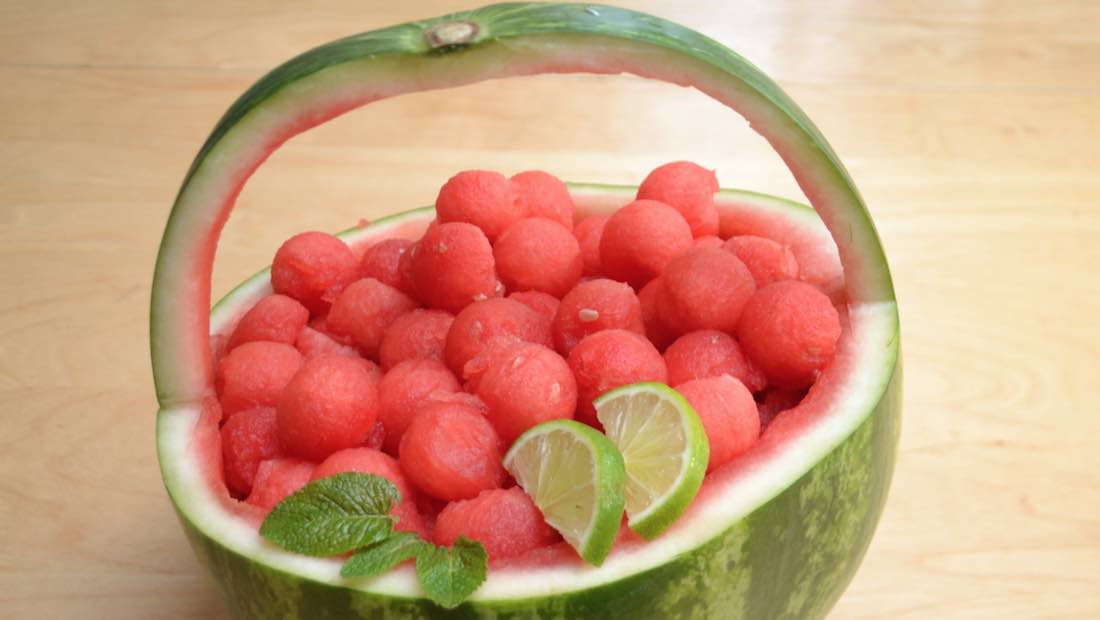 Watermelon cuts into basket style