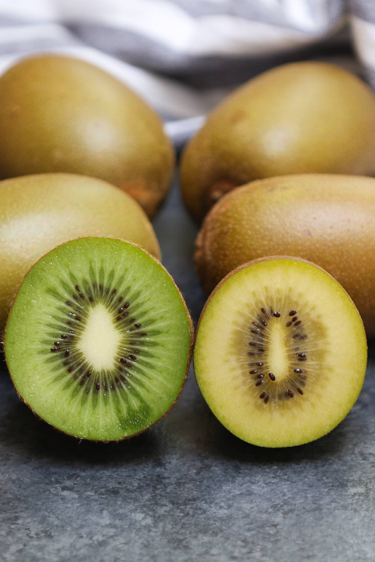 Are Green Kiwi Fruit & Gold Kiwi Fruit Nutritionally the Same