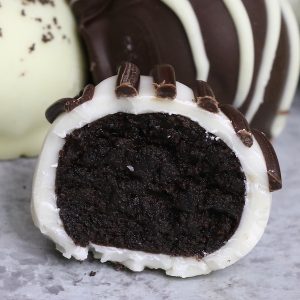 The Best Oreo Balls - the easiest and most beautiful dessert you will ever make! Only 4 ingredients required: Oreos, cream cheese, white chocolate and dark semi-sweet chocolate. Sprinkles are optional. Oreo crumbs are mixed with creamy cheesecake, and then covered with melted chocolate. So Good! Quick and easy recipe, party desserts. No Bake. Vegetarian. Video recipe.