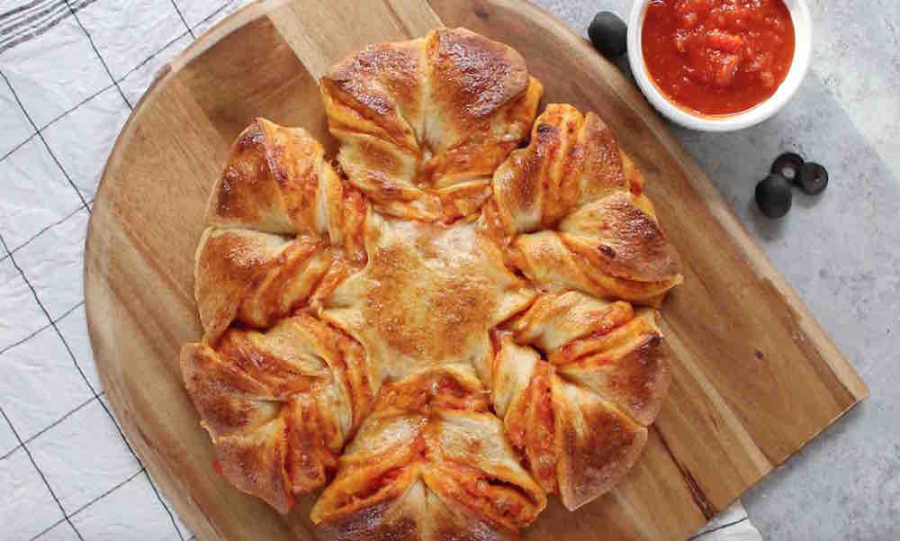 Easy Pull Apart Pizza Bread Recipe (with Video) | TipBuzz